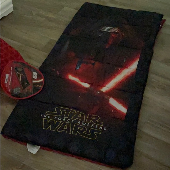 NWOT DISNEY STAR WARS KIDS CAMP SLEEPING BAG - Picture 2 of 3